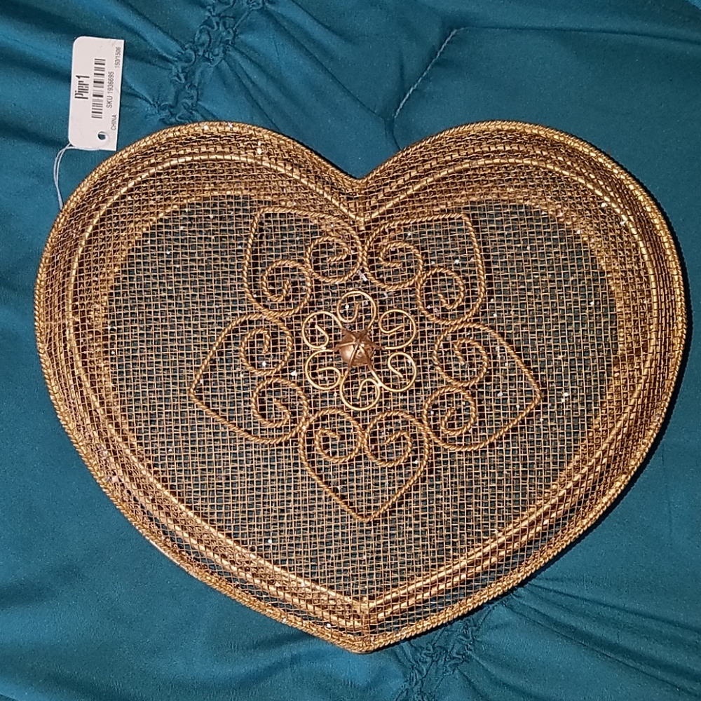 Metallic Gold Glittery Heart Metal Box - Picture 2 of 6